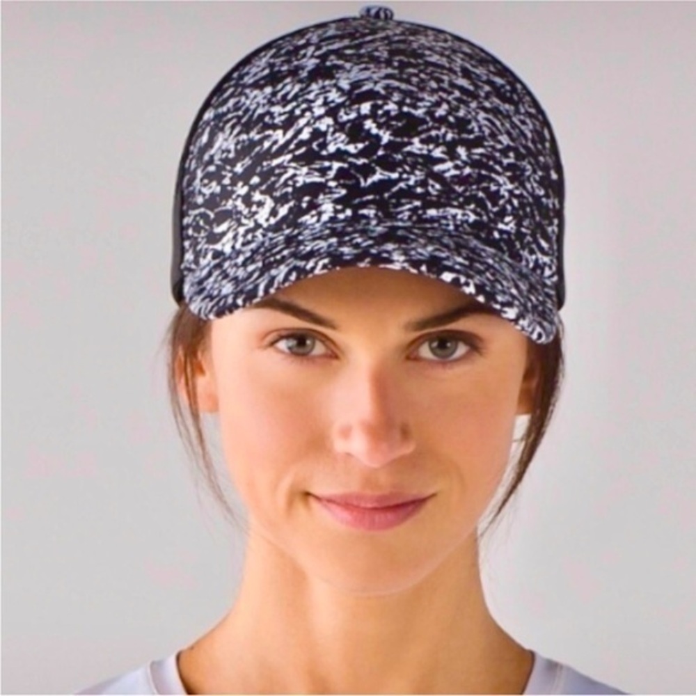 Lululemon Dash And Splash Cap Iced Wave White/Black Four-way stretch One Size